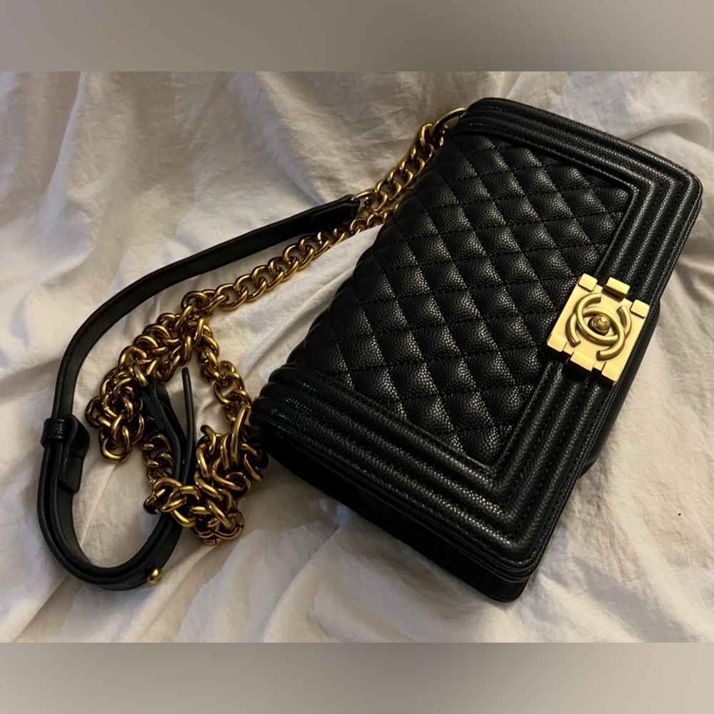 👑✅PRICE FIRM✅ Gorgeous Black and Gold Quilted Shoulder Crossbody Bag. Brand New! - Picture 11 of 17
